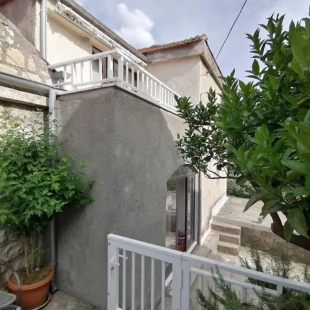 Lana Apartman